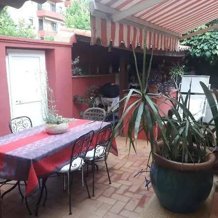 Les Violettes Apartment *